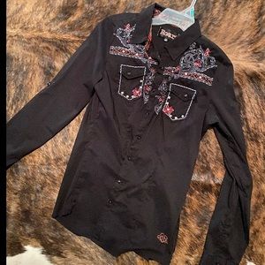 Women’s roar shirt